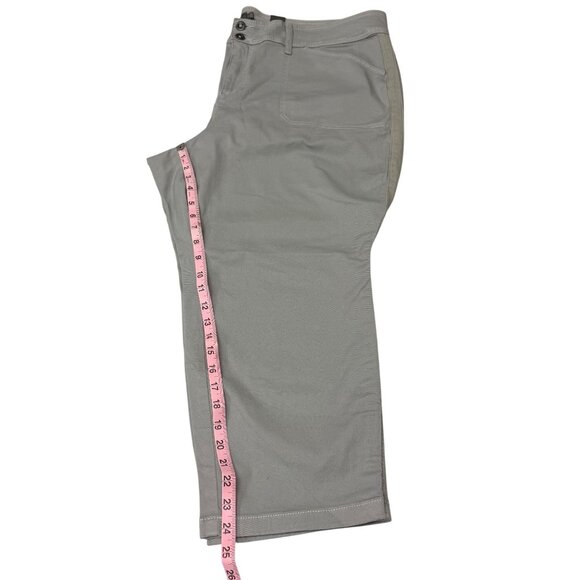 Torrid Womens Plus Size Stretch Gray Capri Pants Size 26 - Picture 8 of 8